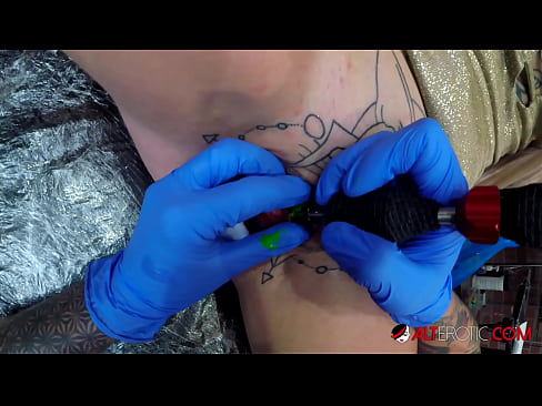 ❤️ Sully Savage, une chaudasse extrêmement tatouée, s'est fait tatouer le clitoris. ️❌ Porno fait maison at fr.space-assistant.ru ❤